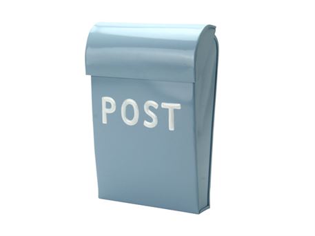 Lyseblå mini postkasse i flot design. Find postkasser hos Notre Dame.